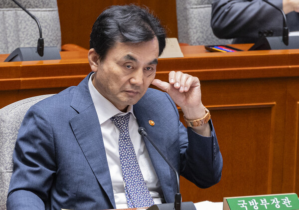 안규백 국방부 장관이 29일 서울 용산 대통령실 청사에서 이재명 대통령 주재로 열린 임시 국무회의에 참석하고 있다