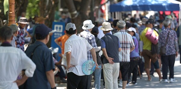 오는 2050년 기초연금 지급을 위해 연 120조 세금이 필요하단 분석이 나왔다. ＠연합뉴스