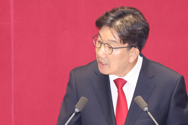 불법 정치자금 수수 혐의를 받는 국민의힘 권성동 의원이 11일 국회 본회의에서 자신의 체포동의안 표결을 앞두고 신상발언을 하고 있다(연합뉴스)