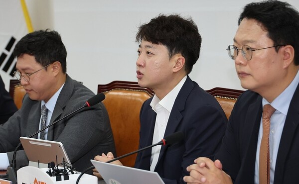 이준석 대표가 지난 8일 서울 여의도 국회에서 열린 최고위원회의에서 발언하고 있다. @연합뉴스