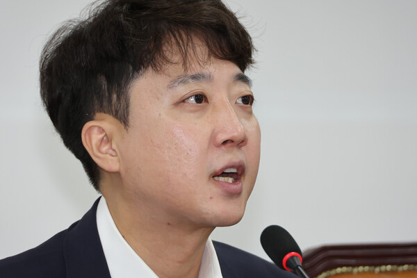 개혁신당 이준석 대표가 8일 서울 여의도 국회에서 열린 최고위원회의에서 발언하고 있다(연합뉴스)