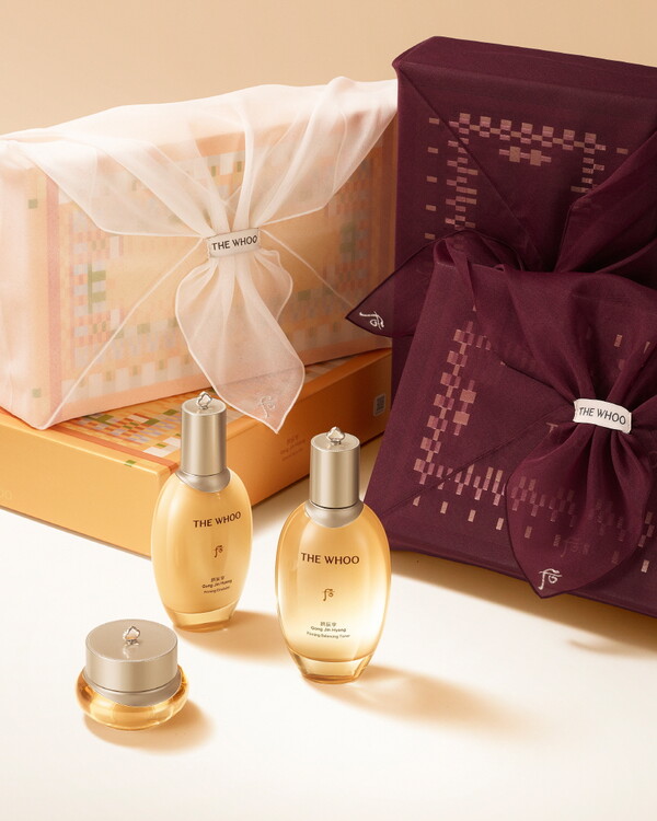 LG생활건강이 추석을 맞아 화장품 및 생활용품 선물세트를 선보인다. 사진은 더후 공진향 궁중세트. 사진 제공=LG생활건강.