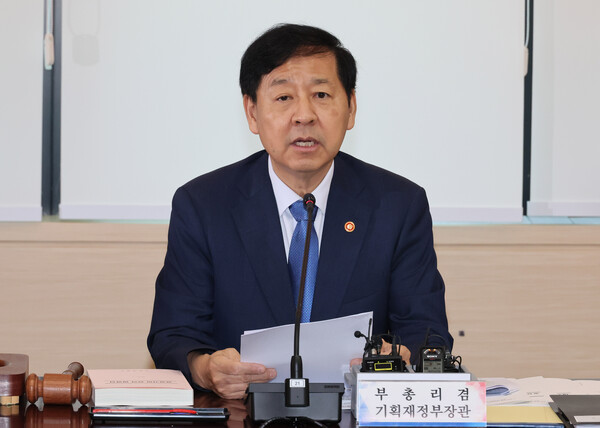구윤철 부총리 겸 기획재정부 장관이 1일 서울 종로구 정부서울청사에서 열린 공공기관운영위원회에서 발언하고 있다. [사진=연합뉴스]