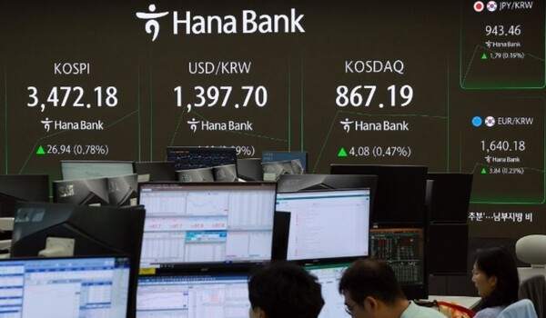 22일 서울 중구 하나은행 딜링룸에 원·달러 환율이 표시돼 있다.＠연합뉴스