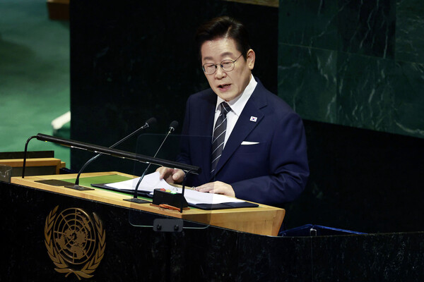 이재명 대통령이 23일(현지시간) 미국 뉴욕 유엔본부 총회장에서 기조연설을 하고 있다(연합뉴스)
