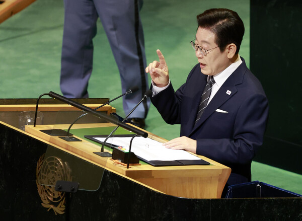 이재명 대통령이 23일(현지시간) 미국 뉴욕 유엔본부 총회장에서 기조연설을 하고 있다(연합뉴스)