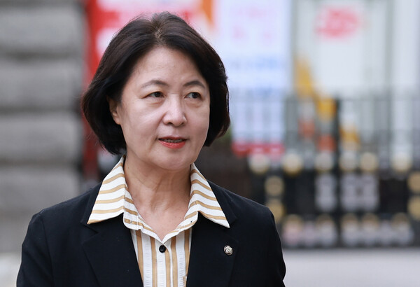  국회 탄핵소추위원장인 추미애 법제사법위원장이 9일 서울 종로구 헌법재판소 대심판정에서 열린 조지호 경찰청장 탄핵심판 사건 첫 변론기일에 출석하고 있다(연합뉴스)