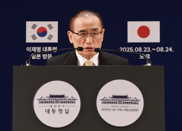 위성락 국가안보실장이 24일 일본 도쿄의 한국프레스센터가 마련된 호텔에서 이재명 대통령의 일본 방문 관련 브리핑을 하고 있다(연합뉴스)