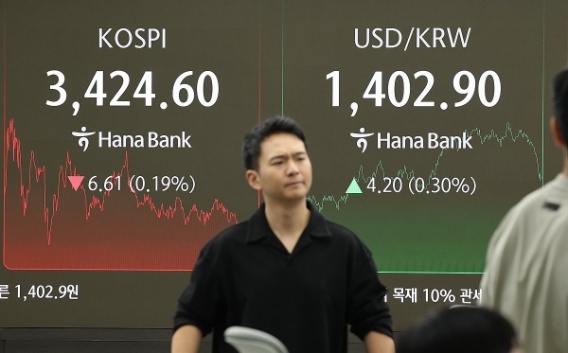 30일 서울 중구 하나은행 딜링룸에 지수가 표시돼 있다. ＠연합뉴스