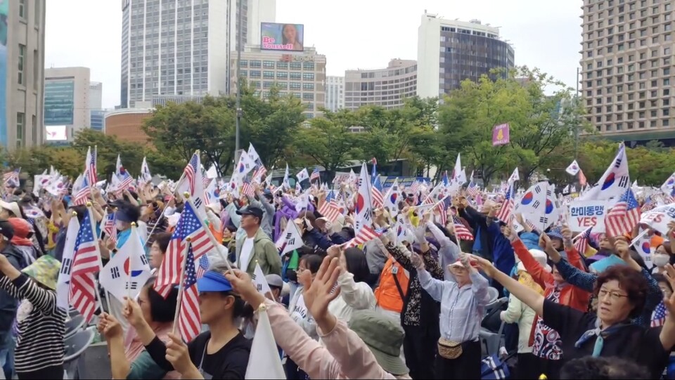 개천절, 광화문 뒤덮은 국민 함성... "李 정권 심판", "헌정질서 회복" 촉구