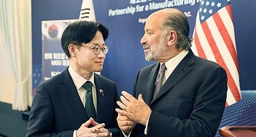 ▲김정관 장관과 하워드 러트닉 미국 상무장관 [산업통상자원부 제공]
