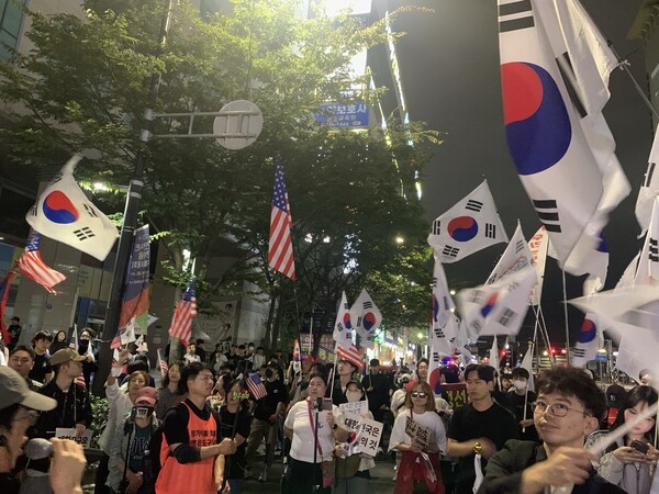 자유계몽청년단 등 '충청연합', 천안 도심 '조국 수호' 행진/ 출처=자몽청