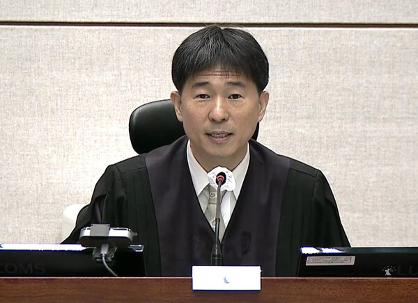지귀연 부장판사가 2일 서울 서초구 서울중앙지방법원에서 열린 윤석열 전 대통령의 내란 우두머리·직권남용 권리행사 방해 혐의 사건 속행 공판에서 발언하고 있다(연합뉴스)