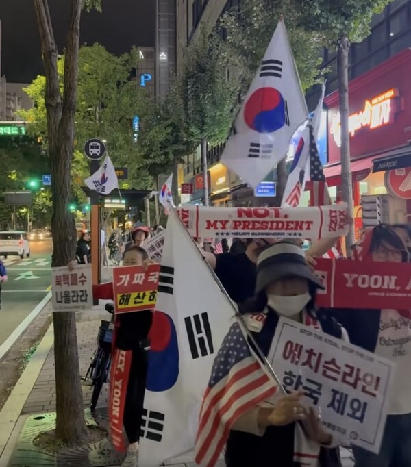 안양부방대, 범계역 일대에서 집회 및 행진 진행... "국민이여 깨어나라!", "자유를 잃고 있다!"