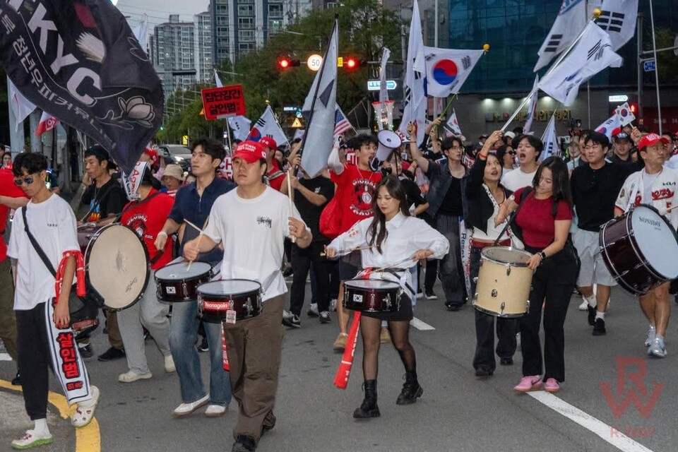 Freeism(프리즘), 윤어게인 부산순회행진: "청년들이 나서서 대한민국을 깨우겠다"