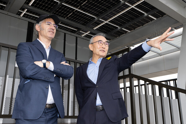 KT 김영섭 대표(오른쪽)와 팔란티어 알렉스 카프 CEO(왼쪽)가 한국에서의 첫 CEO 회동을 진행했다. 사진 제공=KT.