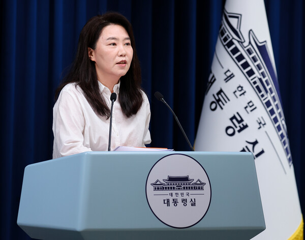 강유정 대통령실 대변인이 9일 용산 대통령실에서 이스라엘 군의 한인 탑승 선박 나포 관련 브리핑을 하고 있다.(연합뉴스)