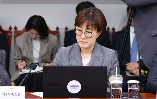 김현지 대통령실 제1부속실장이 2일 용산 대통령실에서 열린 수석보좌관회의에 참석해 있다. 2025.10.2. /사진 = 연합뉴스