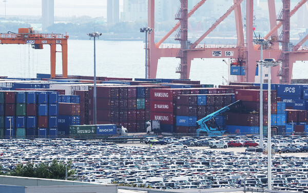 스콧 베선트 미국 재무부 장관은 15일(현지시간) 워싱턴 DC 재무부에서 개최한 기자간담회에서 '한국의 대미 투자 약속과 관련한 이견이 해소될 것으로 예상하느냐'는 연합뉴스 특파원의 질문에 "난 이견들이 해소될 수 있다고 확신한다"고 답했다(연합뉴스).