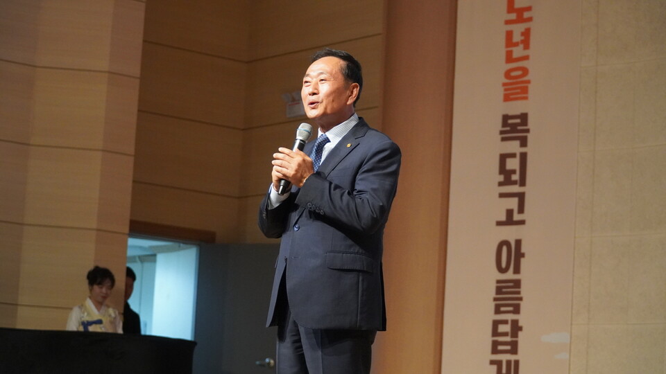 이청근 ㈜슈올즈 대표, '실버대잔치'서 어르신 향한 진심 전달… 지역사회 귀감