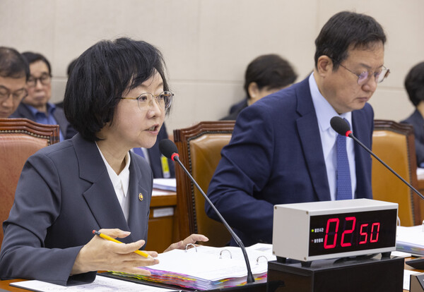 국정감사서 질의에 답하는 오유경 식약처장 [사진제공=연합뉴스]