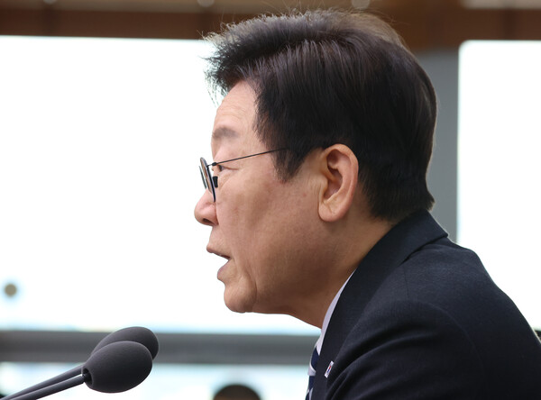  이재명 대통령이 23일 서울 용산 대통령실에서 열린 수석보좌관회의에서 발언하고 있다(연합뉴스)