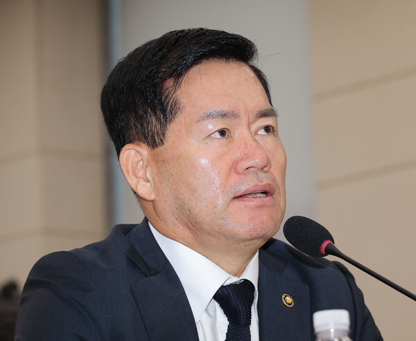 석종건 방위사업청장이 17일 국회 국방위원회에서 열린 2025년 국정감사에서 의원 질의에 답변하고 있다(연합뉴스)