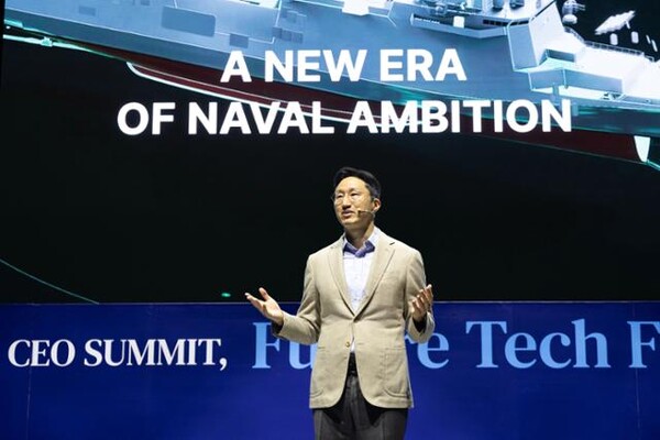 정기선 HD현대 회장이 27일 아시아태평양경제협력체(APEC) 최고경영자 (CEO) 서밋 '퓨처 테크 포럼: 조선'에서 기조연설을 하고 있는 모습