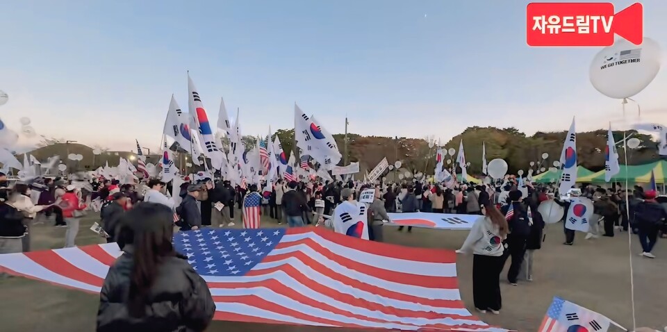 경주시내 울려 퍼진 '자유대학'의 함성!, "스톱 더 스틸(Stop the Steal), 윤석열 석방"/ 출처=자유드림TV