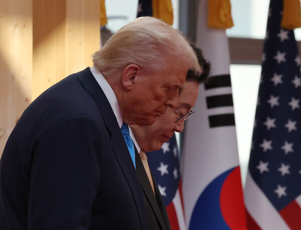 이재명 대통령과 도널드 트럼프 미국 대통령이 29일 경북 경주박물관에서 정상회담장으로 이동하고 있다(연합뉴스)