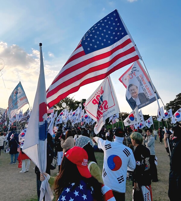 트럼프 방한 우파 600명 김해공항 환영... '윤석열 석방' 외친 시가행진/ 출처=SNS캡쳐