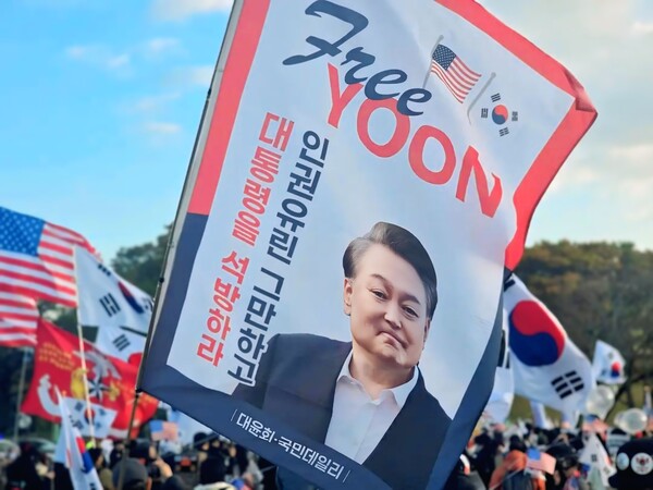 트럼프 방한 우파 600명 김해공항 환영... '윤석열 석방' 외친 시가행진/ 출처=SNS캡쳐