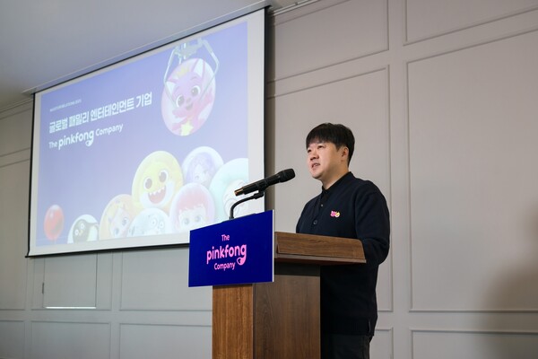 더핑크퐁컴퍼니 김민석 대표가 3일 서울 여의도에서 진행된 IPO 기자간담회에서 발표하고 있다. 사진=IR큐더스