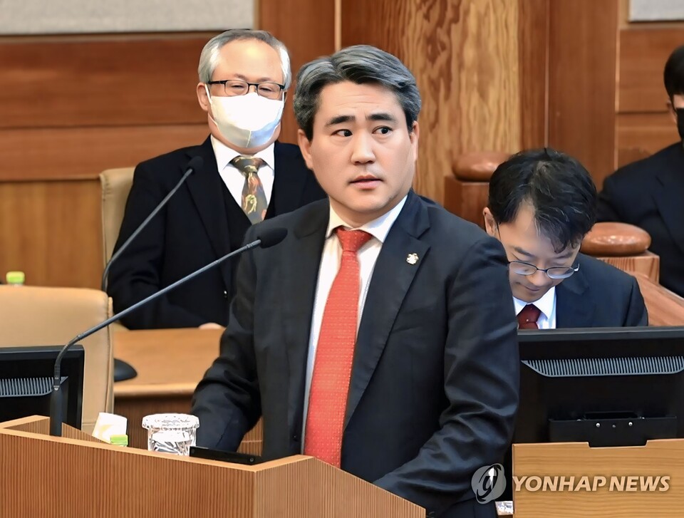 송진호 변호사, 김성훈 경호차장 신문 중 눈물... '대통령의 자발적 체포' 전말 공개/ 사진출처=연합뉴스(2025.2.25)