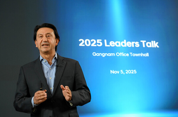 현대자동차 호세 무뇨스 사장이 국내 임직원들과 세 번째 소통의 자리를 가졌다. 타운홀 미팅에서 메시지를 전달하는 모습. 사진 제공=현대자동차.