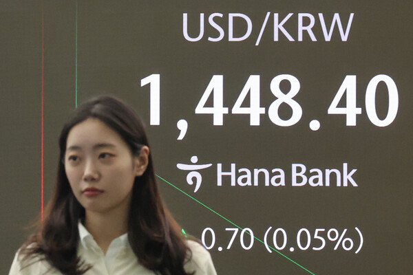 7일 오전 서울 중구 하나은행 본점 딜링룸 현황판에 원/달러 환율이 표시돼 있다.(연합뉴스)