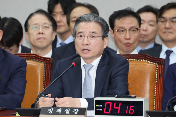 김용범 대통령 정책실장이 6일 서울 여의도 국회에서 열린 운영위원회의 대통령비서실과 국가안보실, 대통령경호처 등에 대한 국정감사에서 위원 질의에 답하고 있다.(연합뉴스)