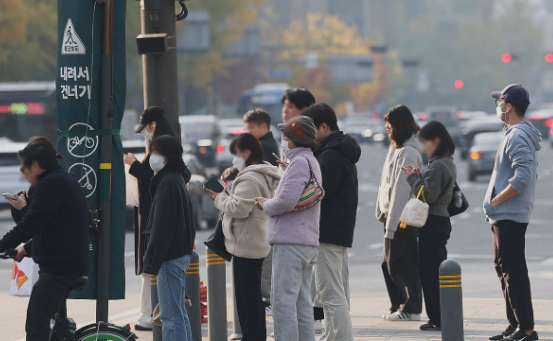 서울 도심의 시민들 (사진=연합뉴스)