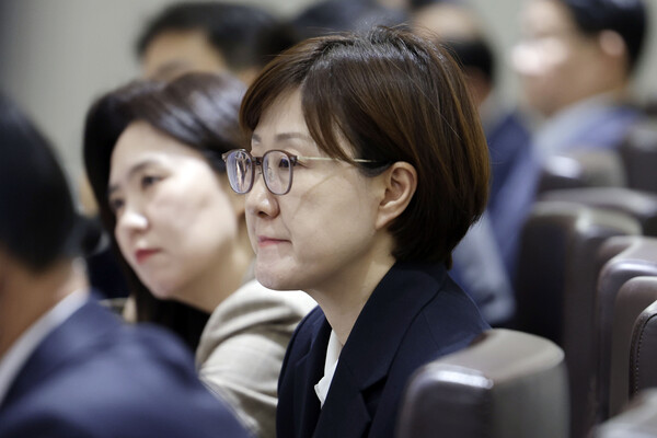 김현지 제1부속실장이 21일 용산 대통령실에서 열린 국무회의에 참석해 있다.(연합뉴스)