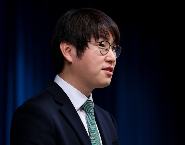 하정우 AI미래기획수석이 7일 오전 용산 대통령실에서 이날 오후 대전 국립중앙과학관에서 열린 과학기술인 국민보고회 관련 사전 브리핑을 하고 있다.(연합뉴스)