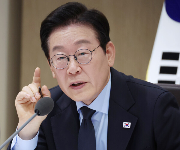 이재명 대통령이 11일 용산 대통령실에서 열린 국무회의를 주재하고 있다.(연합뉴스)