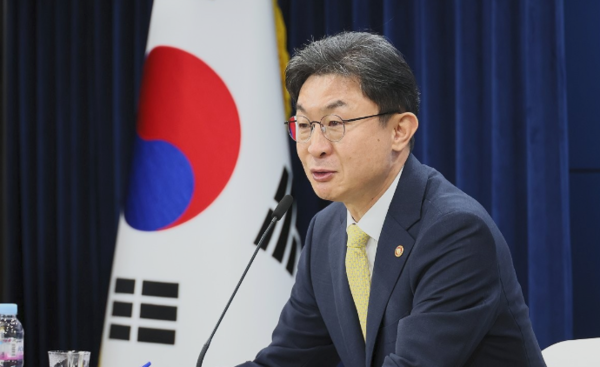 월례 기자 간담회 하는 이억원 금융위원장 (사진=연합뉴스)