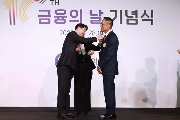 정태영 현대카드 부회장은 지난 28일 '금융의 날' 기념식에서 대통령 표창을 수상했다. [사진제공=현대카드]