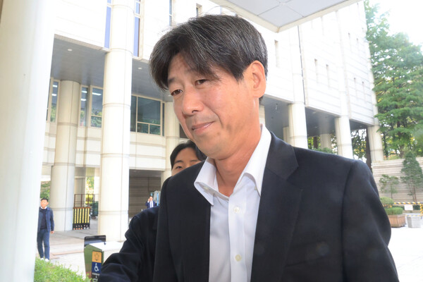 ▲대장동 개발 비리 의혹으로 재판에 넘겨진 남욱 변호사가 지난달 31일 서울 서초구 중앙지법에서 열린 1심 선고공판에 출석하고 있다.  [사진=연합뉴스]