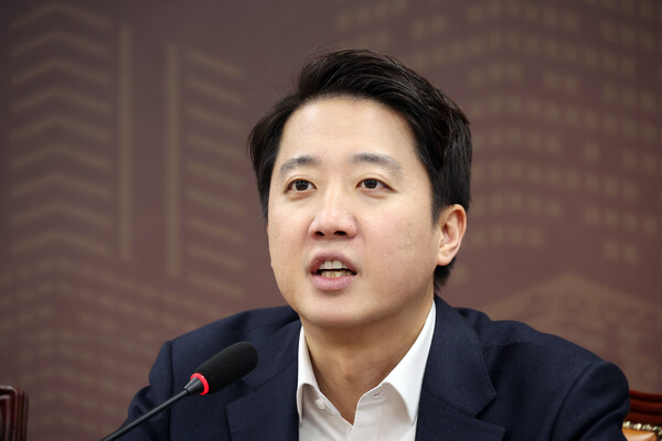 개혁신당 이준석 대표가 17일 서울 여의도 국회에서 열린 최고위원회의에서 발언하고 있다.(연합뉴스)