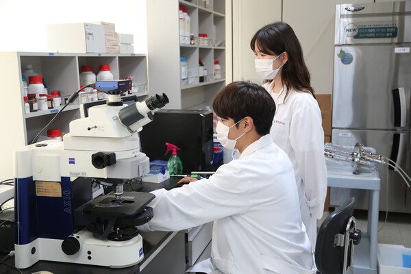 hy가 특허 유산균 'HP7'의 소화 기능 개선 효과를 확인하고 관련 논문을 'Journal of Microbiology and Biotechnology'에 게재했다 [사진=hy]