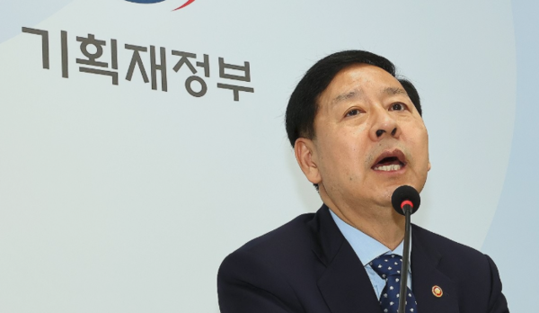 구윤철 부총리 겸 기획재정부 장관이 19일 정부세종청사 기재부 기자실에서 출입기자단 간담회를 열고 있다. (사진=연합뉴스)