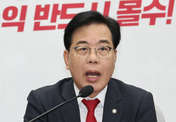  국민의힘 송언석 원내대표가 21일 서울 여의도 국회에서 열린 원내대책회의에서 발언하고 있다. (연합뉴스)