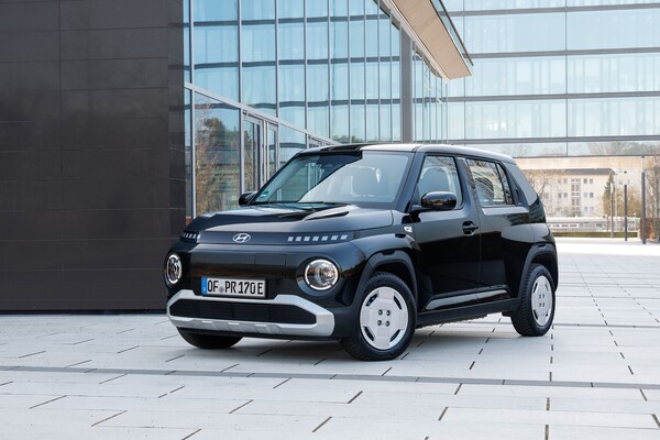 캐스퍼 엘릭트릭은 ‘2025 월드카 어워즈’에서 프리미엄 전기차 포르쉐 마칸 일렉트릭을 제치고 세계 올해의 전기차 부문에 선정되기도 했다. 사진 제공=현대자동차.