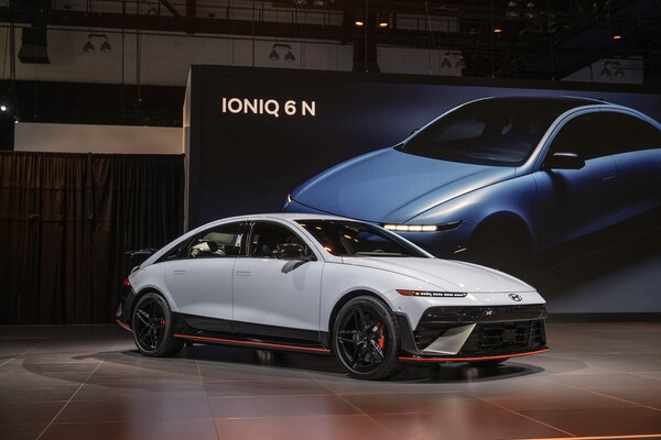 ‘2025 LA 오토쇼’에 전시된 ‘아이오닉 6 N’의 모습. 사진 제공=현대자동차.